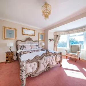 *105* Setup For Your Most Relaxed & Amazing + Free Parking + Free Fast Wifi * Batley