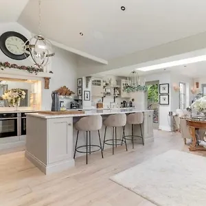Private - 3 Bedrooms Harrogate